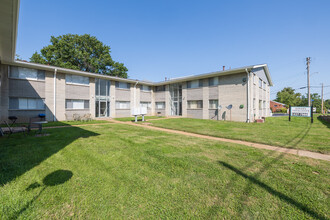 Ashby Heights Apartments in St. Ann, MO - Building Photo - Building Photo