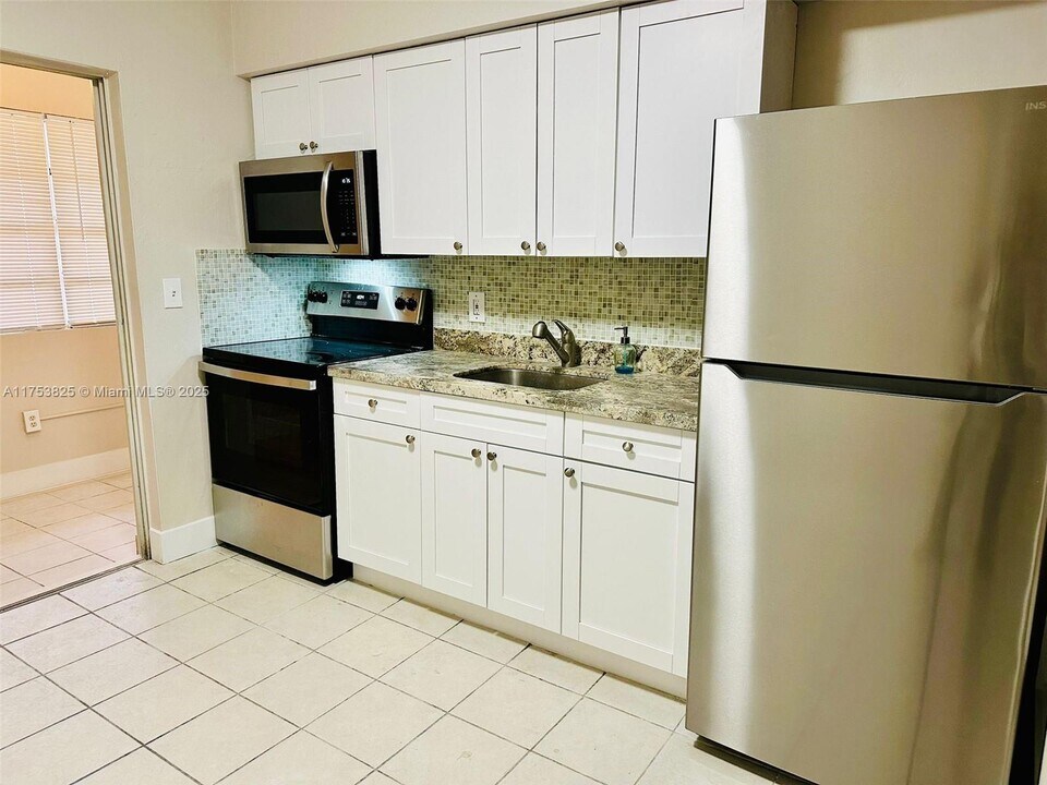 2960 W Flagler St in Miami, FL - Building Photo