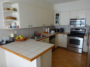 1630 Weeping Willow Way in Hollywood, FL - Building Photo - Building Photo