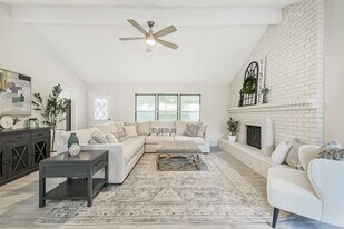 12415 Pantano Drive in Houston, TX - Building Photo