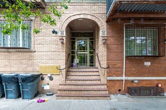 11 Lynch St in Brooklyn, NY - Foto de edificio - Building Photo