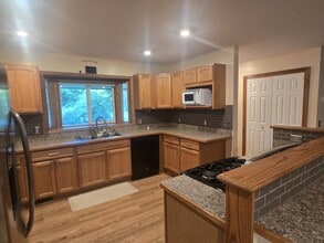 340 Union Lake Rd in White Lake, MI - Building Photo - Building Photo