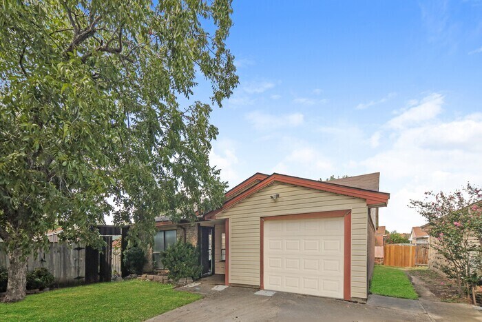 4518 Jenkins St in The Colony, TX - Building Photo