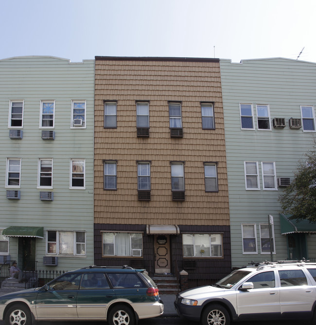 336 Manhattan Ave in Brooklyn, NY - Building Photo - Building Photo