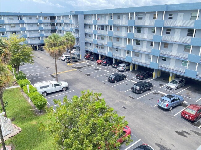 1655 W 44th Pl in Hialeah, FL - Building Photo - Building Photo