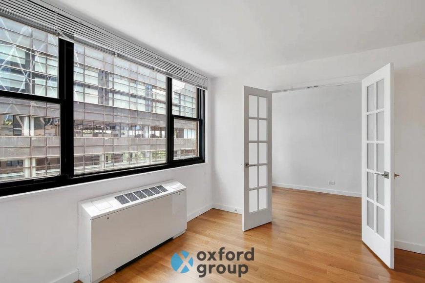330 W 58th St in New York, NY - Building Photo