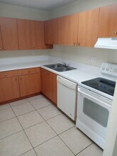 415 Executive Center Dr in West Palm Beach, FL - Building Photo - Building Photo