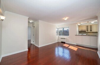 25-10 31st Ave in Queens, NY - Building Photo - Building Photo