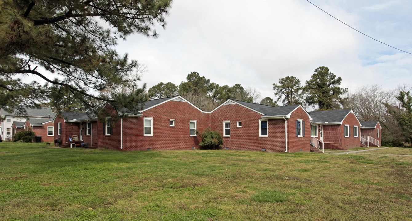 Edison Apartments in Portsmouth, VA - Building Photo