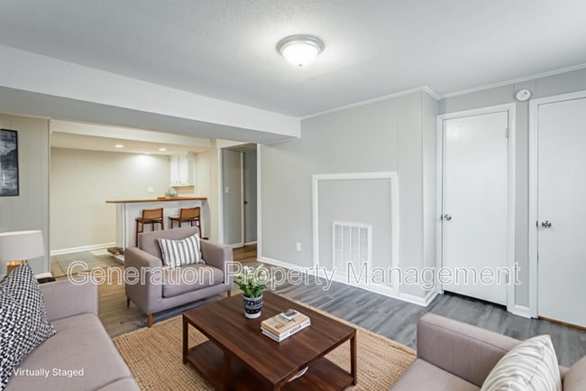 5221 Old Trail in Red Bank, TN - Foto de edificio - Building Photo