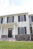 40 Emerson Ln in Harrisonburg, VA - Building Photo