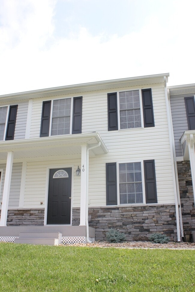 property at 40 Emerson Ln