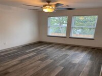 8111 Corinth St photo'