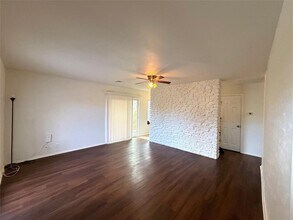 4407 E Stassney Ln in Austin, TX - Building Photo - Building Photo