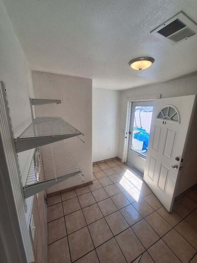 560 Oak Ave-Unit -R1 in Eaton, CO - Building Photo - Building Photo