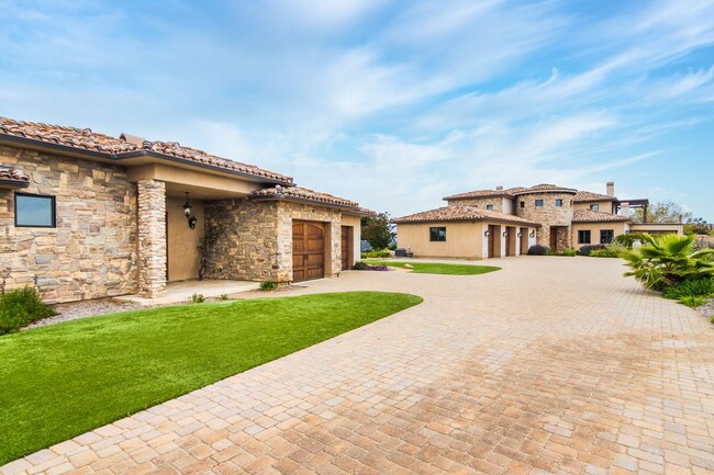 1620 Luse Tank Rd in Topanga, CA - Foto de edificio - Building Photo