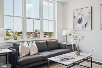 813 N Broad St in Philadelphia, PA - Building Photo - Building Photo