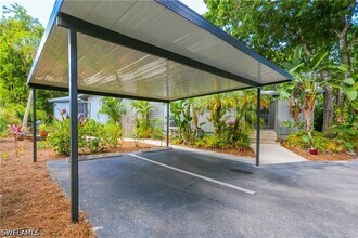 1042 Oak Forest Dr in Naples, FL - Building Photo - Building Photo