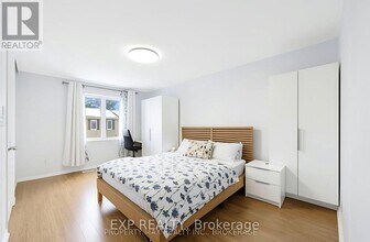 270 Timberbank Blvd in Toronto, ON - Building Photo - Building Photo