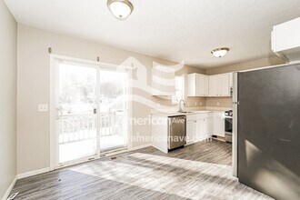 718 Euclid Ave in Akron, OH - Foto de edificio - Building Photo