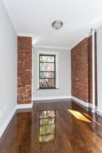 3 W 103rd St in New York, NY - Building Photo - Building Photo