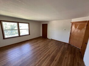 343 W Newhall Ave. (8 Unit) in Waukesha, WI - Building Photo - Interior Photo