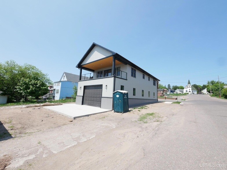1002 Minnesota St in Hancock, MI - Building Photo