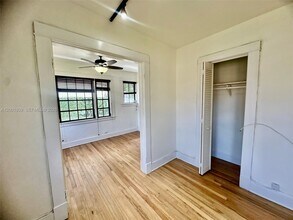 3712 Anderson Rd in Coral Gables, FL - Foto de edificio - Building Photo