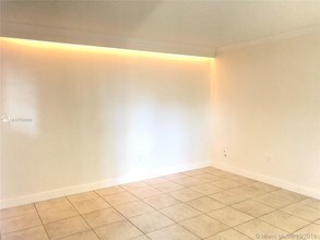 1265 W 24th St-Unit -203 in Hialeah, FL - Building Photo - Building Photo
