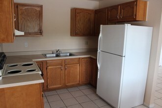 440 Camino Vencejo in Rio Rico, AZ - Foto de edificio - Building Photo