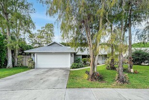 1252 Raintree Ln in Wellington, FL - Building Photo