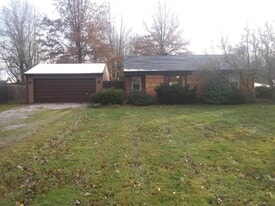 1144 Prince Dr in Cortland, OH - Building Photo