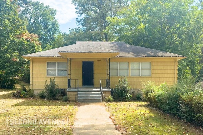 property at 1613 Mann Dr