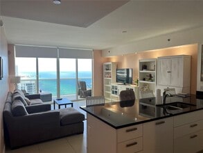 1830 S Ocean Dr in Halndle Bch, FL - Foto de edificio - Building Photo