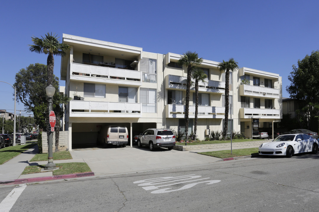 1900 Glendon Ave in Los Angeles, CA - Building Photo