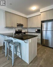 1368 William Halton Pkwy in Oakville, ON - Building Photo - Building Photo