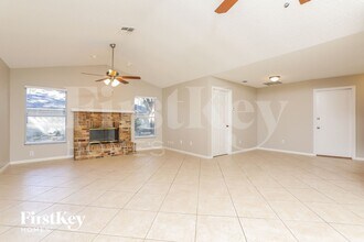 2048 Eagles Rest Dr in Apopka, FL - Foto de edificio - Building Photo