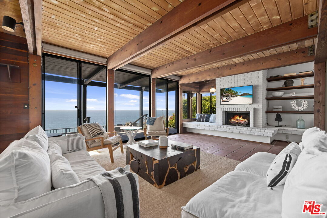 31648 Broad Beach Rd in Malibu, CA - Building Photo