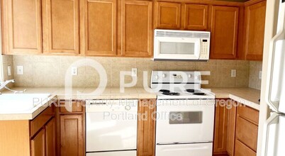 2806 Raymond St in Forest Grove, OR - Building Photo - Building Photo