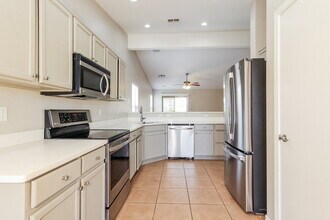 10761 W Roanoke Ave in Avondale, AZ - Building Photo - Building Photo
