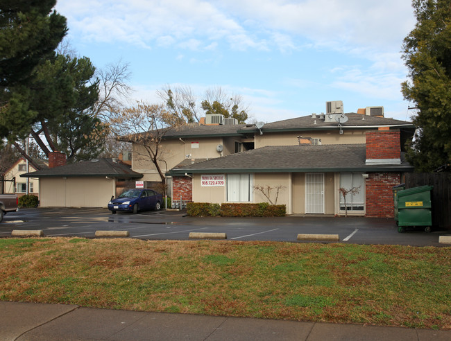 Twin Pines At Mather Station in Rancho Cordova, CA - Building Photo - Building Photo