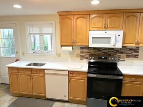 11 Dell Ave in Medford, MA - Building Photo - Building Photo
