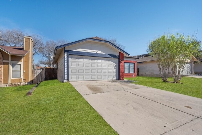 7919 Wayside Trail in San Antonio, TX - Building Photo - Building Photo