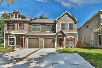 311 Woodland Hills Dr, Unit B in Conroe, TX - Building Photo - Building Photo