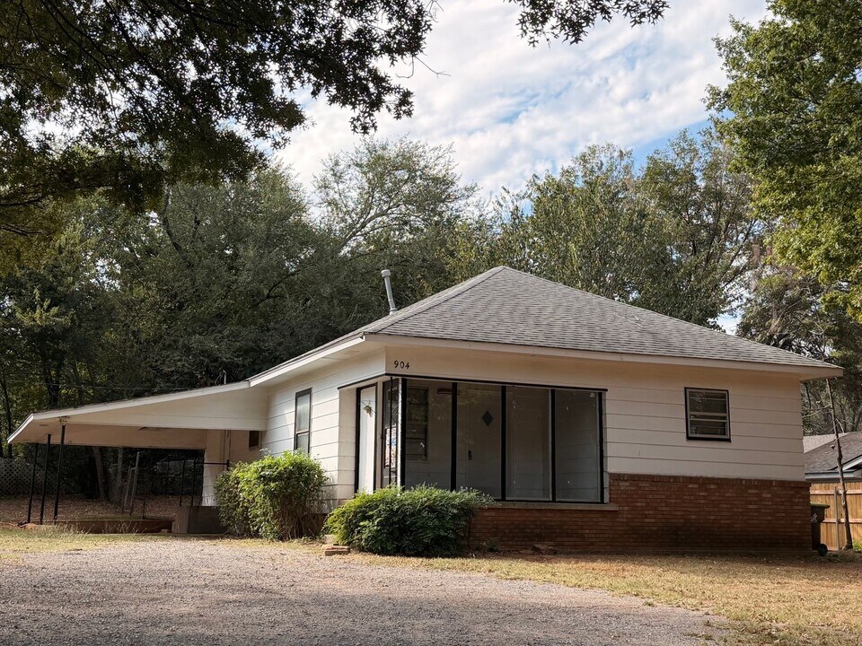 904 W Grant St in Purcell, OK - Building Photo