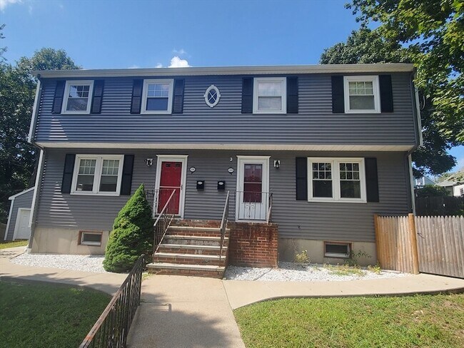 133 Ashcroft St, Unit 1 in Dedham, MA - Building Photo - Building Photo