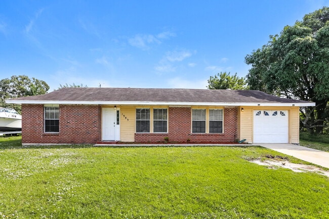 property at 1983 SE Floresta Dr