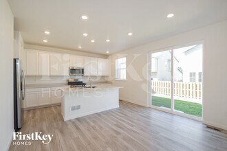 10995 Uvalda St in Commerce City, CO - Foto de edificio - Building Photo