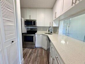 616 Sea Pine Way in Greenacres, FL - Building Photo - Building Photo