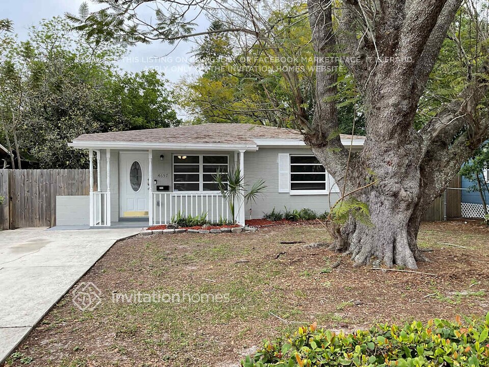 4657 Iris St N in St. Petersburg, FL - Building Photo